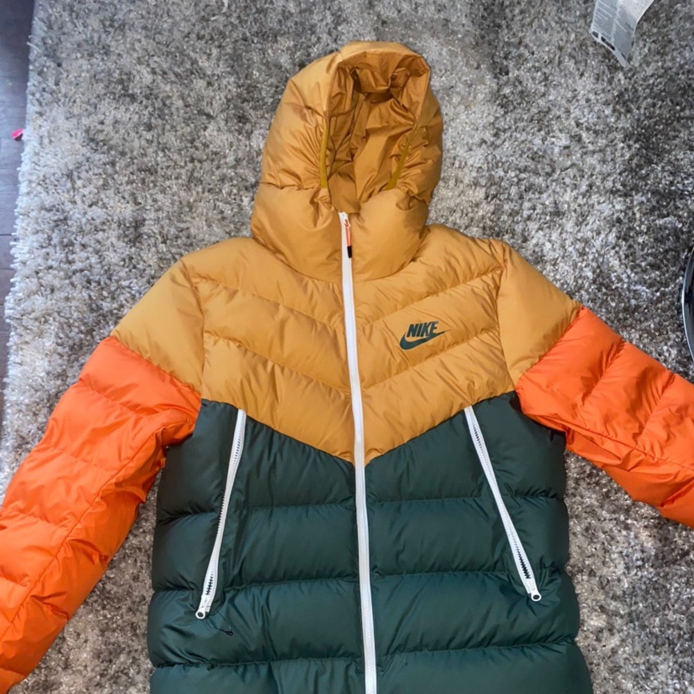 NIKE COAT- MULTICOLORED SZ MEDIUM
